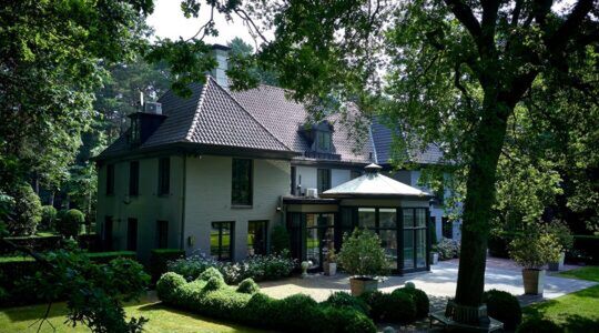 Voormalig Quote 500-lid George Banken wil ruim € 2,6 miljoen voor villa net over de grens met privébar