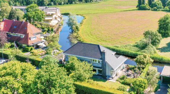 John van 't Schip, kersvers bondscoach van Kazachstan, waagt nieuwe poging en wil € 2 miljoen voor Gooische villa