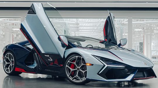 De voorzijde van de unieke Lamborghini Revuelto