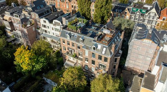 De buitenzijde van de Amsterdamse bovenwoning