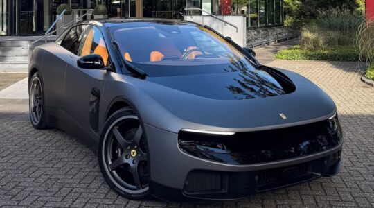 Het is officieel: de eerste Ferrari Luce in Nederland is geleverd