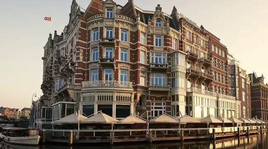 De voorzijde van Hotel L'Europe in Amsterdam