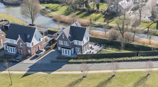 De voorzijde van de woning van Rafael van der Vaart