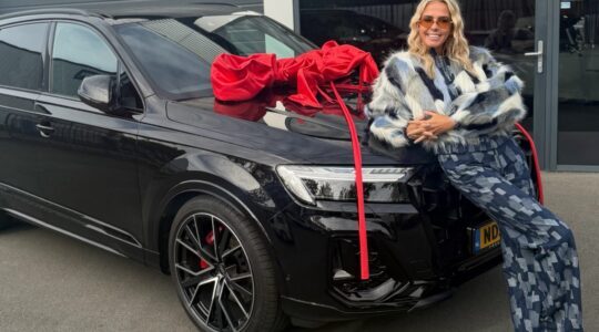 Monique Smit voor haar nieuwe Audi Q7