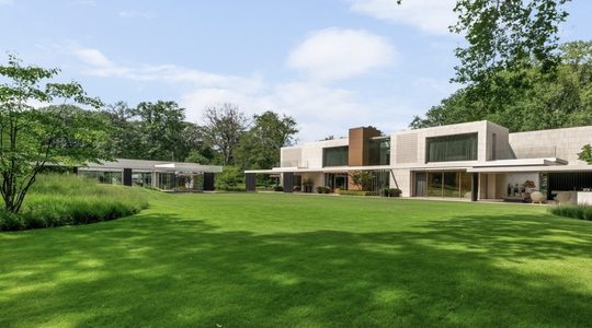 Zeeuwse multimiljonair Wim de Pundert wil vele miljoenen voor ongelooflijke villa net over de Belgische grens