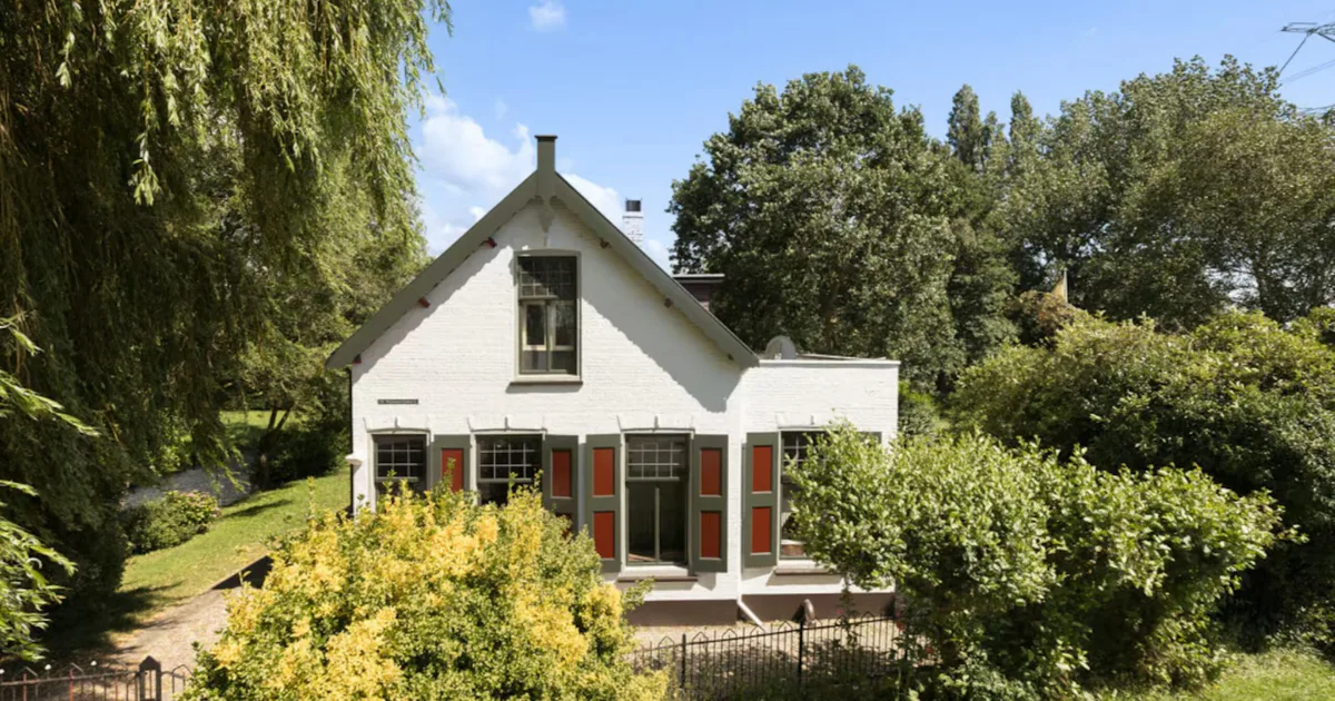 Gerard Cox Farmhouse in Mijnsheerenland Listed for €945,000
