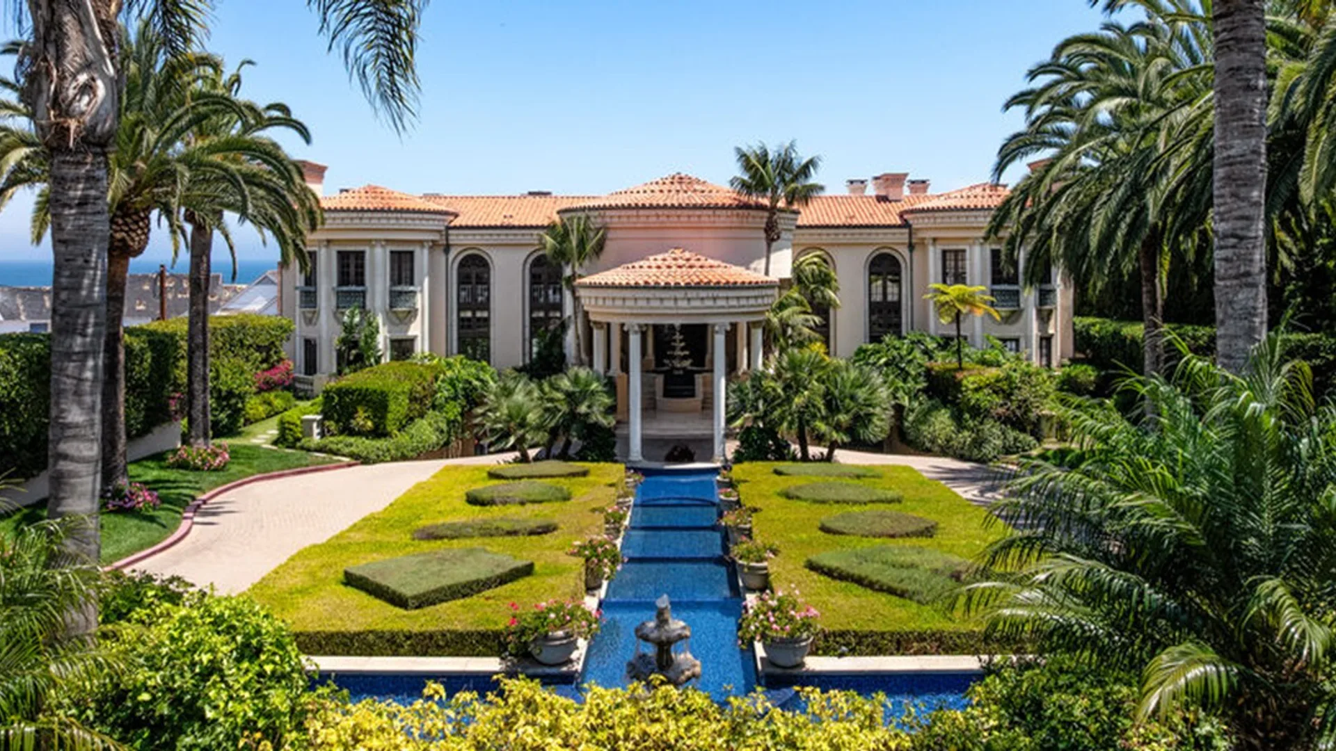 Deze extravagante villa met verbluffend uitzicht over de Grote Oceaan in Malibu staat nu in de verkoop voor $ 90 miljoen
