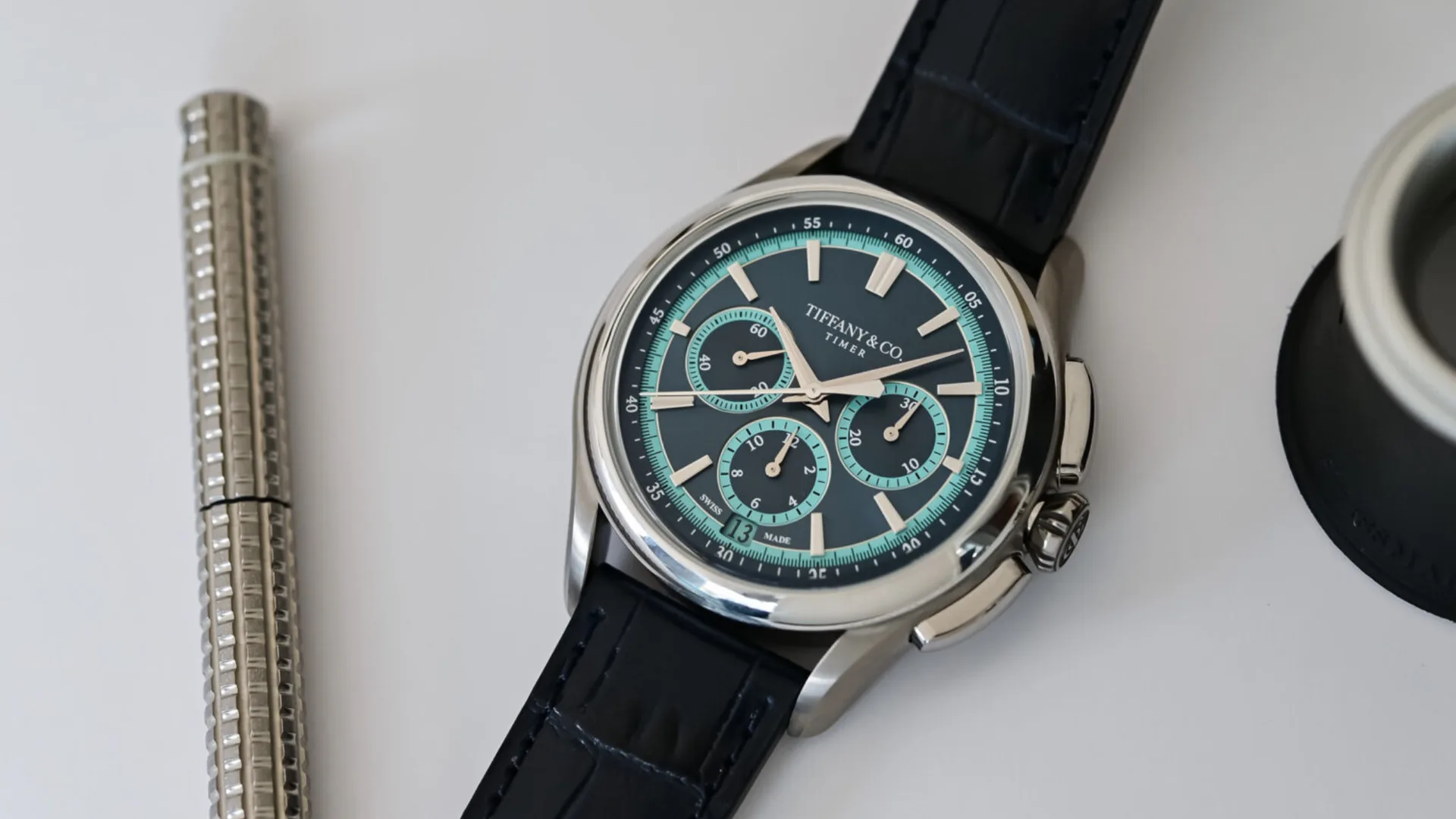 Tiffany & Co. lanceert nieuwe, gelimiteerde versie van deze marineblauwe timerchronograaf
