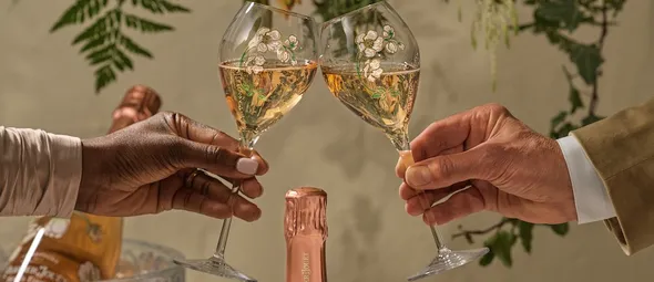 Champagnemerk Perrier-Jouët luidt 2026 in met nieuwe focus op elegantie, erfgoed en vrouwelijke signatuur