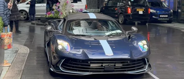 Topkok Gordon Ramsay koopt Aston Martin Valhalla voor $ 1 miljoen