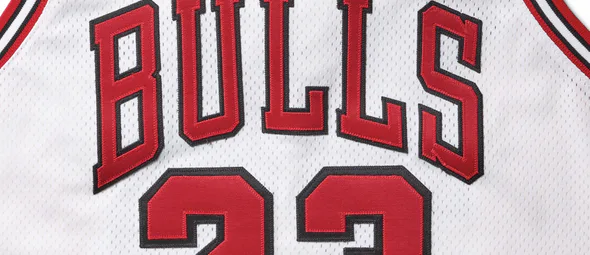 ‘Last Dance’-basketbalshirt van Michael Jordan uit 1998 levert bij veiling een absoluut recordbedrag op